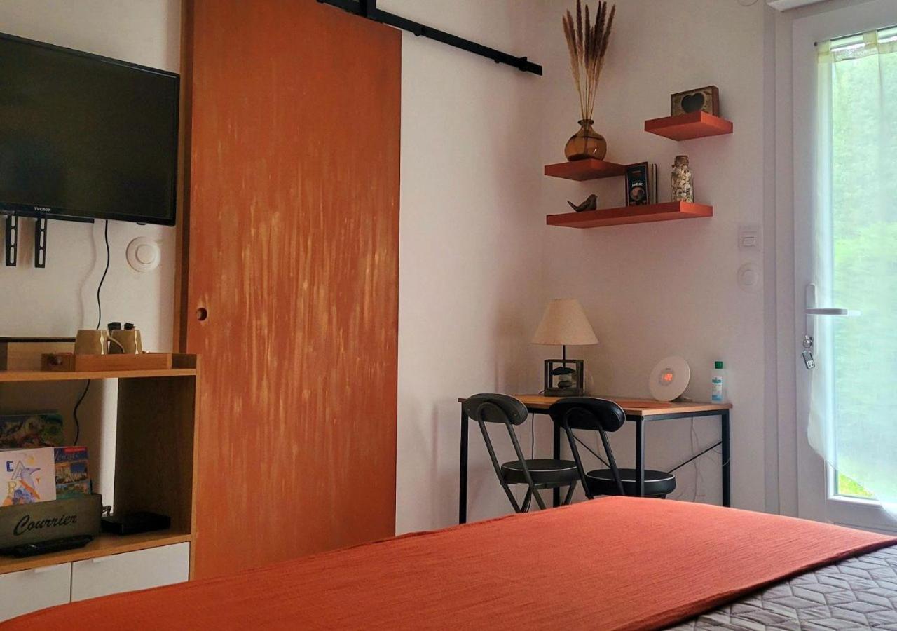 Vivre Benaise Chambre D'Hotes Chaunac Ruang foto